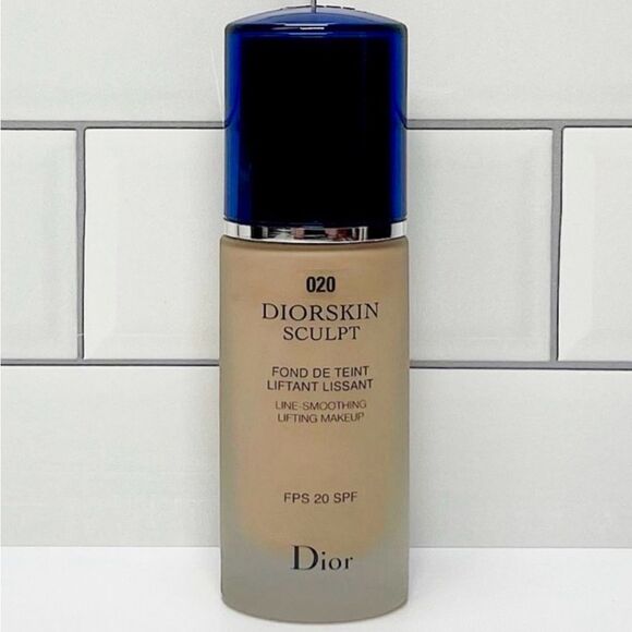 Dior 020 Light Beige DiorSkin Sculpt Line Smoothing Lifting Foundation - Picture 1 of 1